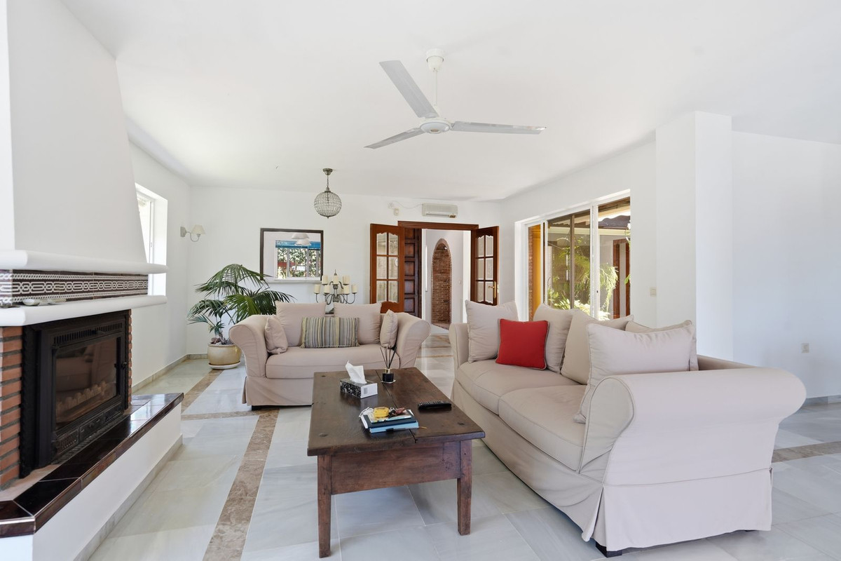 Se vende Villa - Chalet de 5 dormitorios en Costa Del Sol, Málaga, España