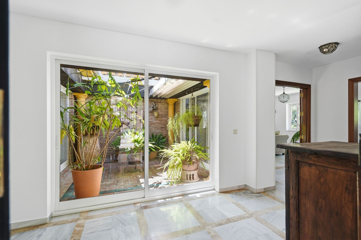 Se vende Villa - Chalet de 5 dormitorios en Costa Del Sol, Málaga, España
