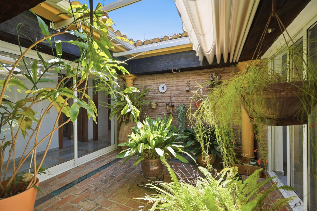 Se vende Villa - Chalet de 5 dormitorios en Costa Del Sol, Málaga, España