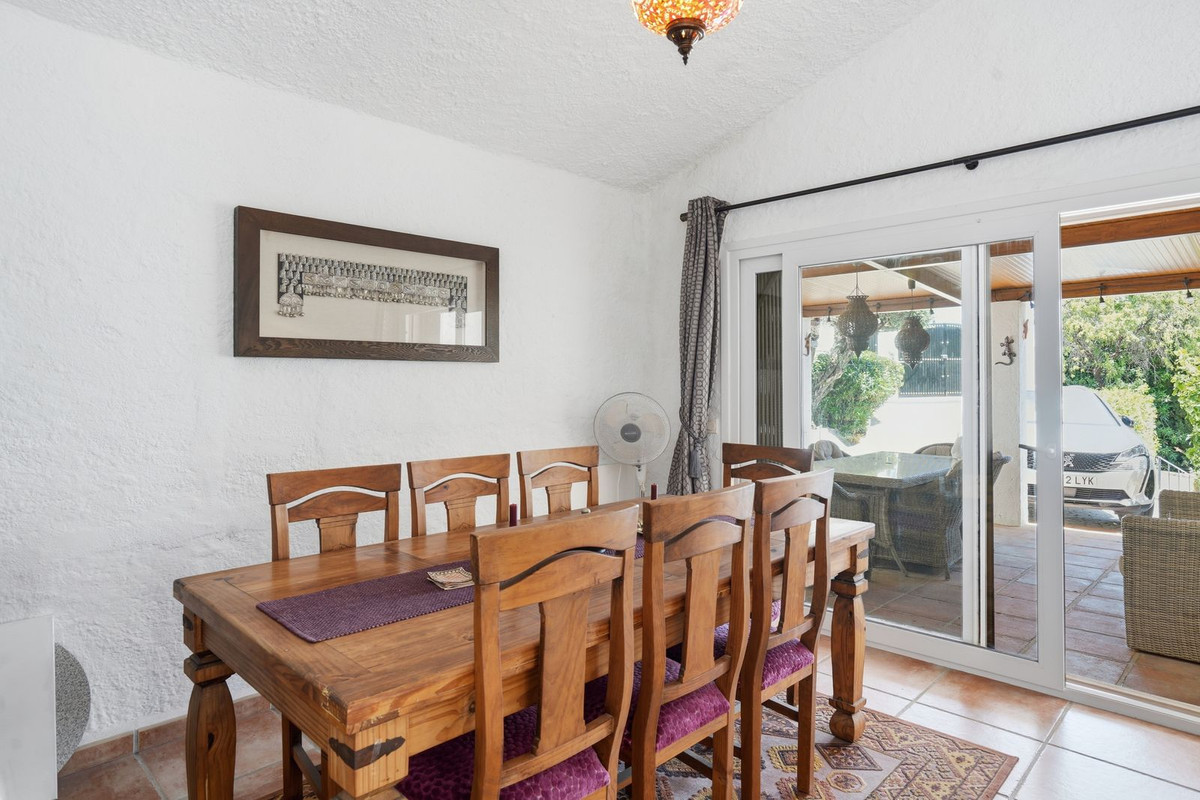 Se vende Villa - Chalet de 4 dormitorios en Costa Del Sol, Málaga, España