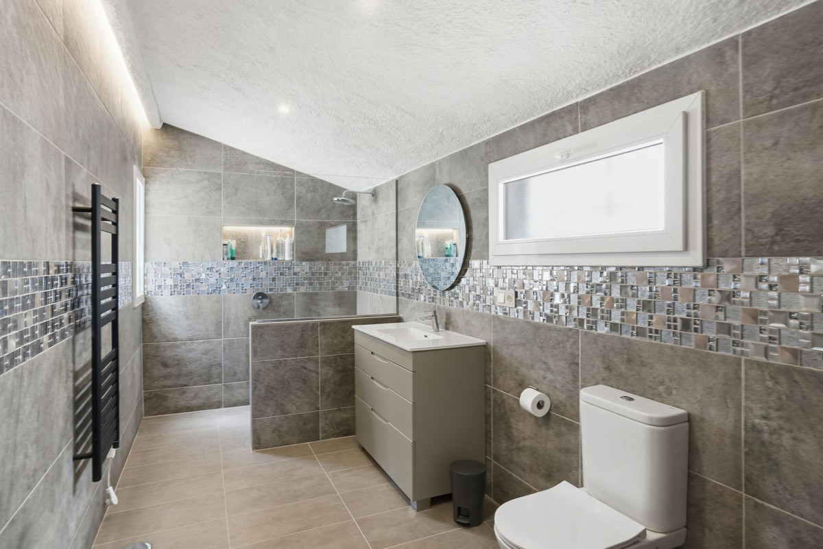 Se vende Villa - Chalet de 4 dormitorios en Costa Del Sol, Málaga, España