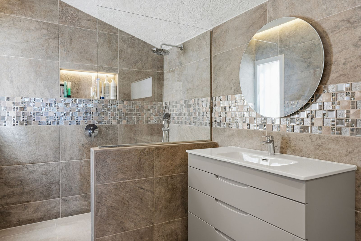 Se vende Villa - Chalet de 4 dormitorios en Costa Del Sol, Málaga, España