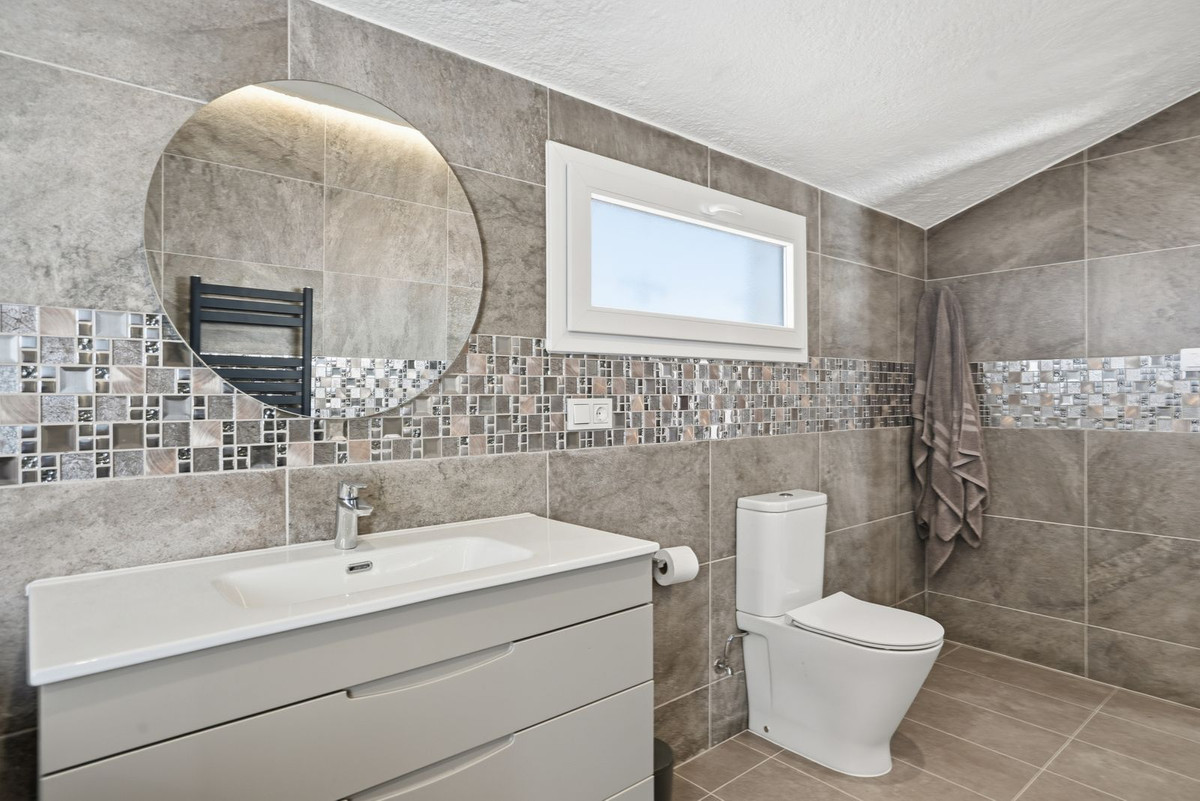 Se vende Villa - Chalet de 4 dormitorios en Costa Del Sol, Málaga, España
