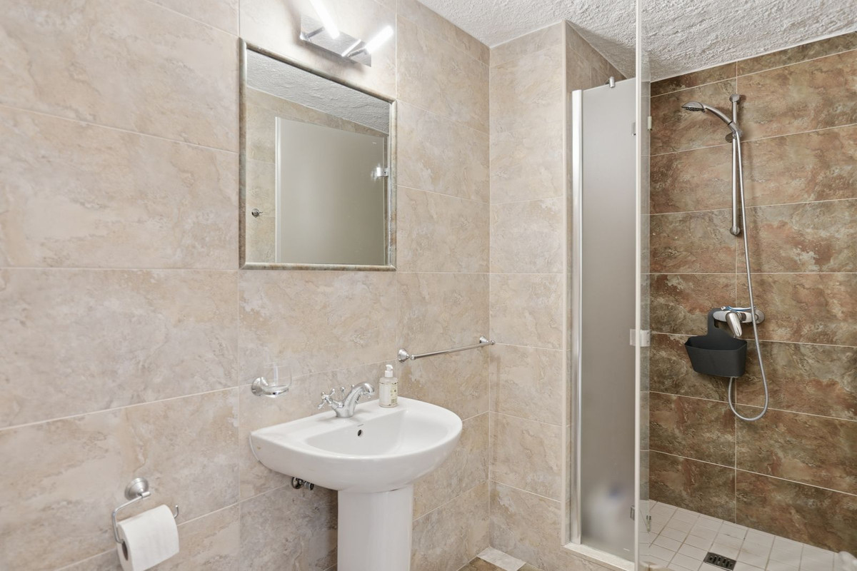 Se vende Villa - Chalet de 4 dormitorios en Costa Del Sol, Málaga, España