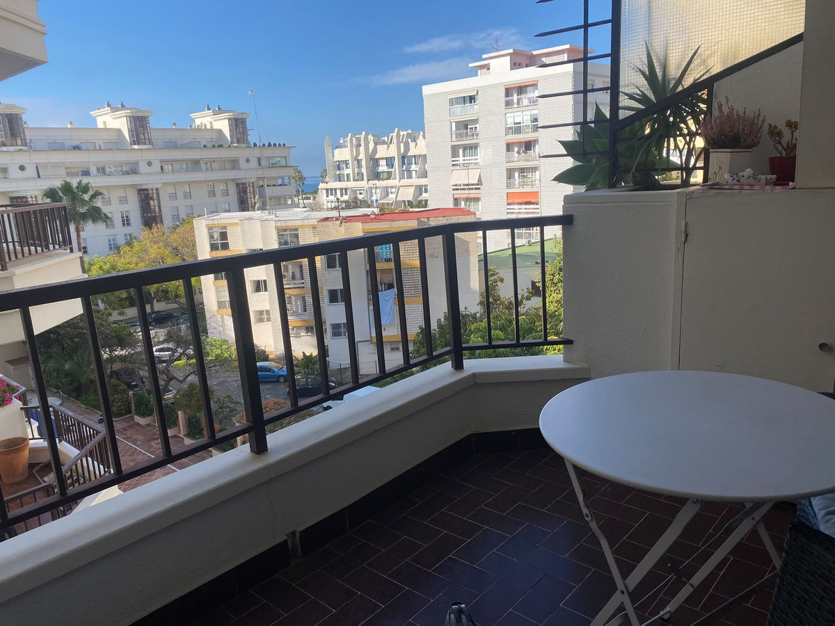 Se vende Apartamento Planta Media de 2 dormitorios en Costa Del Sol, Málaga, España
