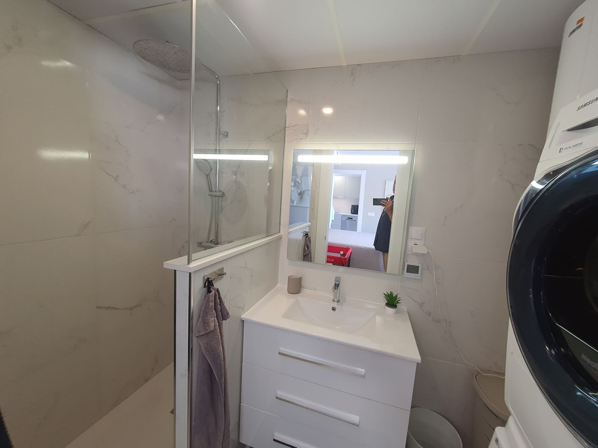 2 Bed Apartment for sale in Fuengirola Costa Del Sol, Málaga, Spain