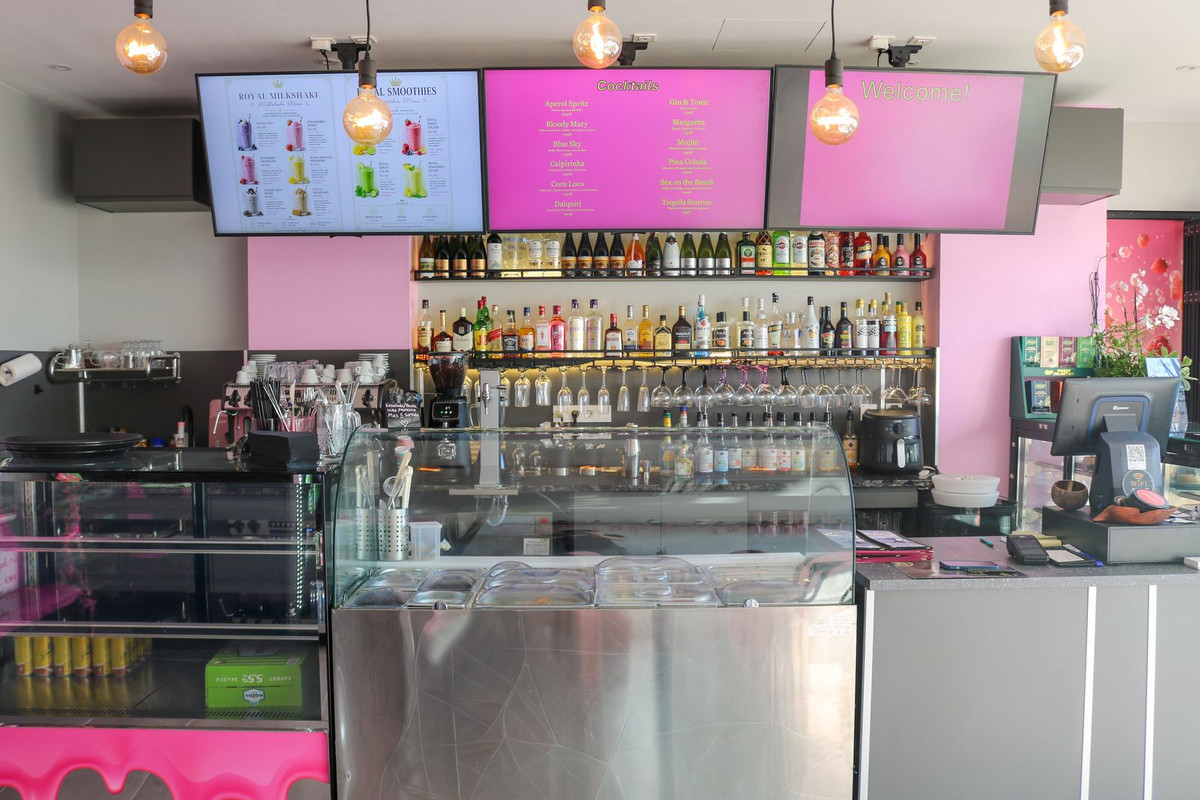 Commercial unit for sale in Fuengirola Costa Del Sol, Málaga, Spain