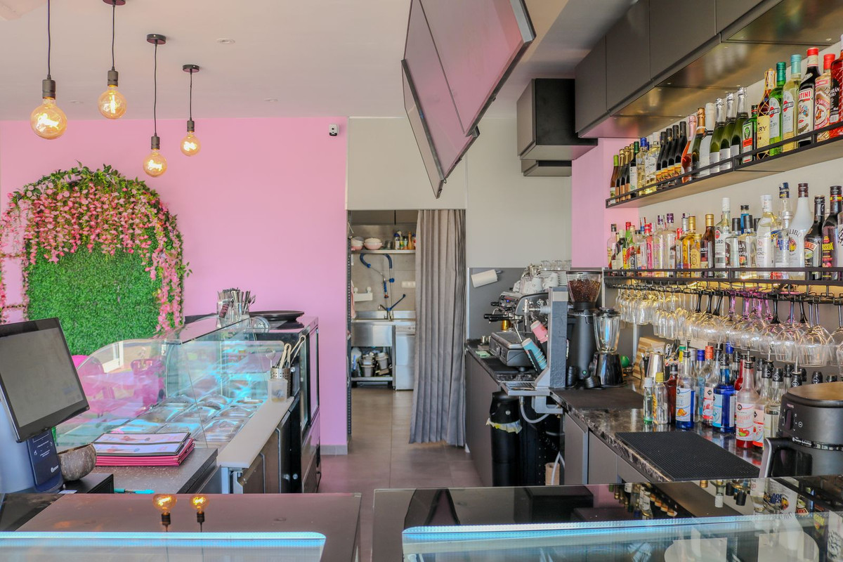 Commercial unit for sale in Fuengirola Costa Del Sol, Málaga, Spain