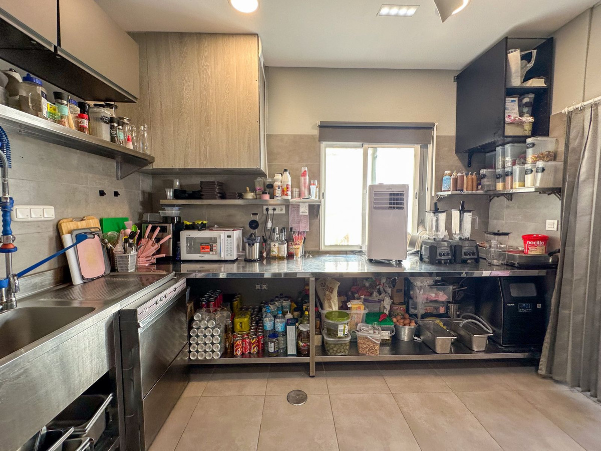 Commercial unit for sale in Fuengirola Costa Del Sol, Málaga, Spain