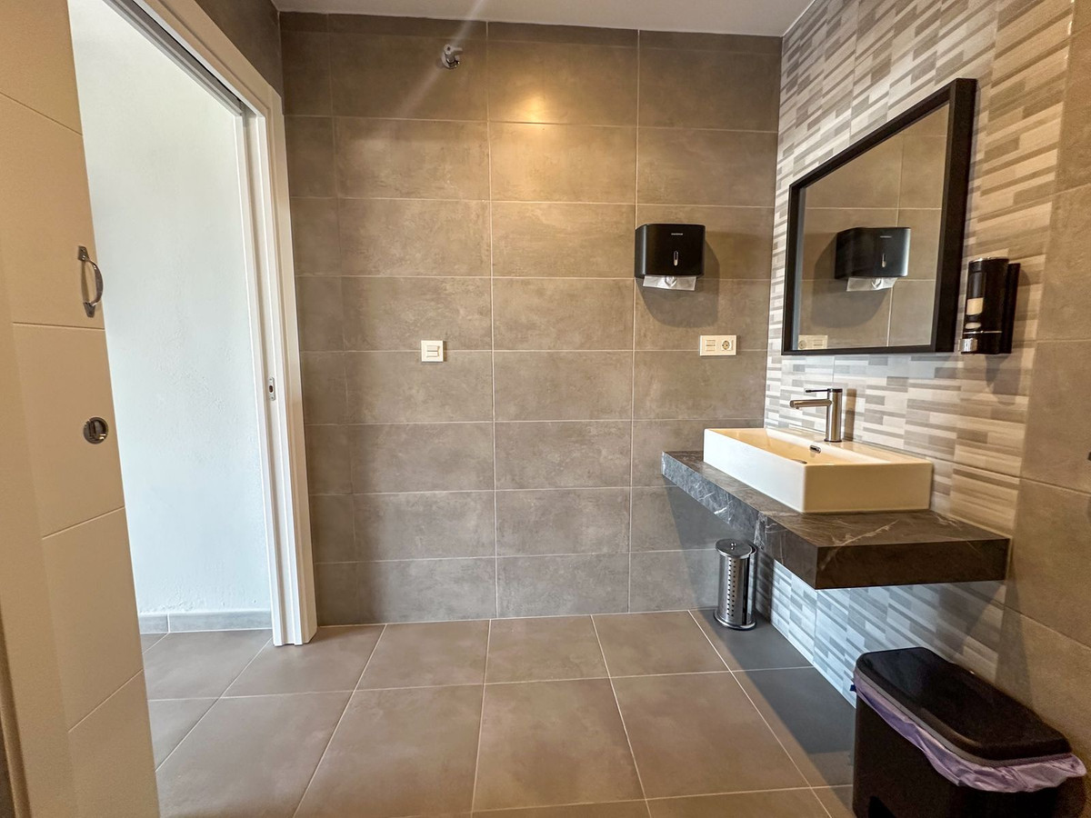 Commercial unit for sale in Fuengirola Costa Del Sol, Málaga, Spain