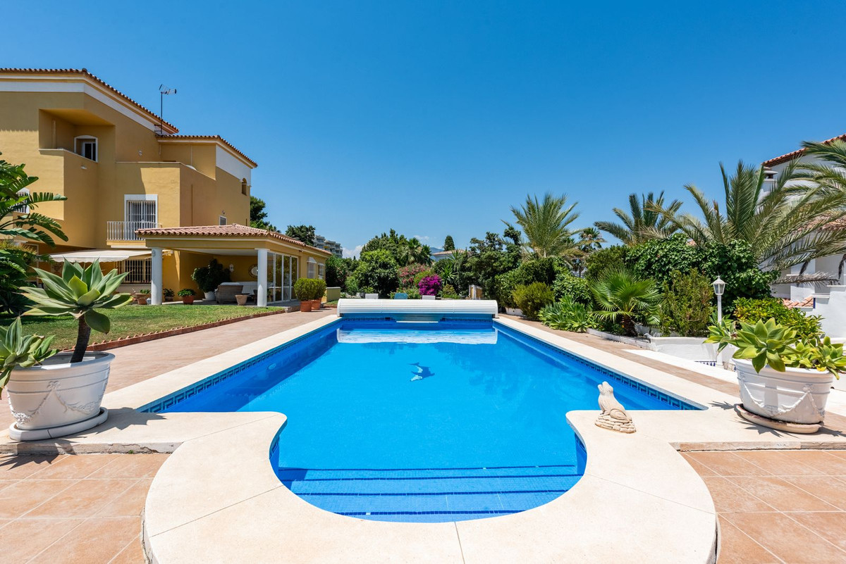 5 Bed Townhouse for sale in Atalaya Costa Del Sol, Málaga, Spain