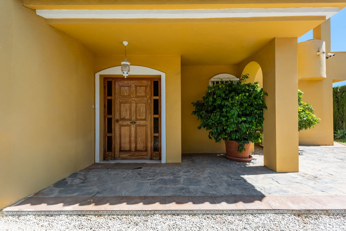 5 Bed Townhouse for sale in Atalaya Costa Del Sol, Málaga, Spain