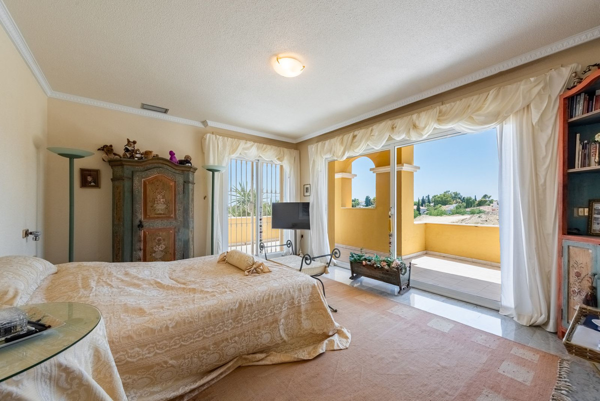 5 Bed Townhouse for sale in Atalaya Costa Del Sol, Málaga, Spain