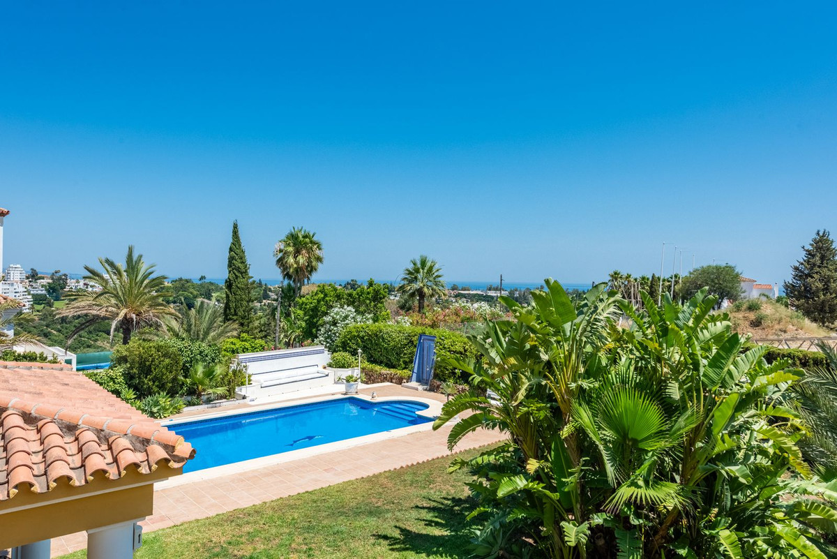5 Bed Townhouse for sale in Atalaya Costa Del Sol, Málaga, Spain