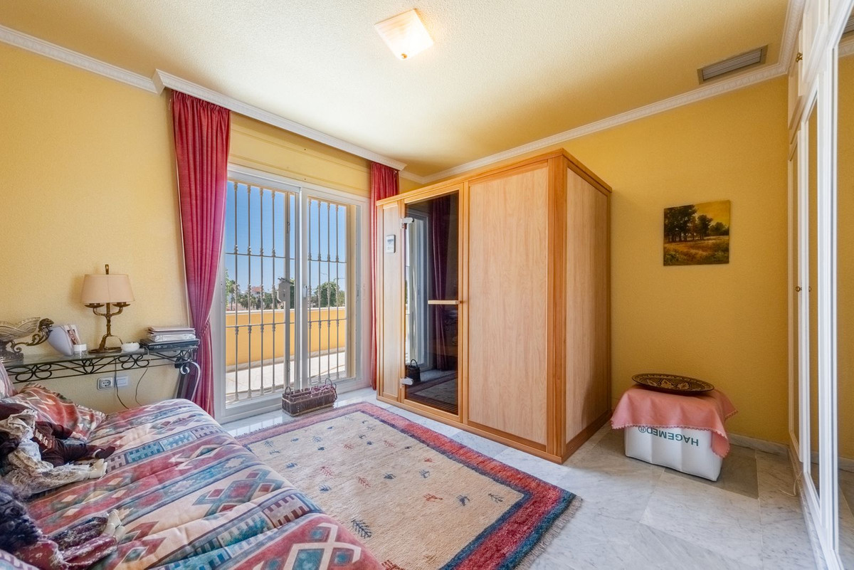 5 Bed Townhouse for sale in Atalaya Costa Del Sol, Málaga, Spain