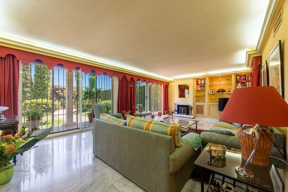 5 Bed Townhouse for sale in Atalaya Costa Del Sol, Málaga, Spain