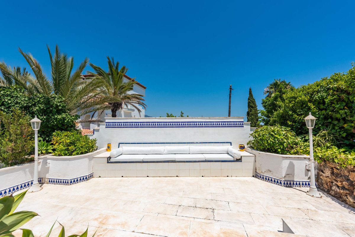 5 Bed Townhouse for sale in Atalaya Costa Del Sol, Málaga, Spain