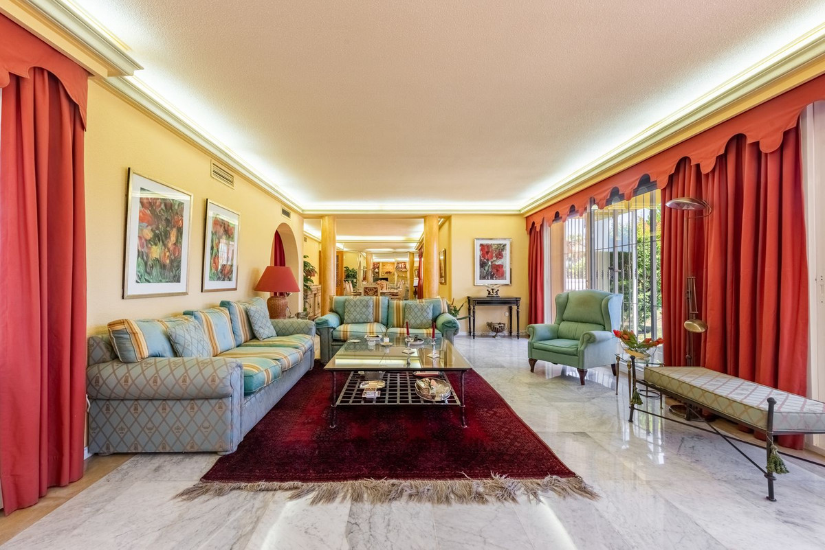 5 Bed Townhouse for sale in Atalaya Costa Del Sol, Málaga, Spain