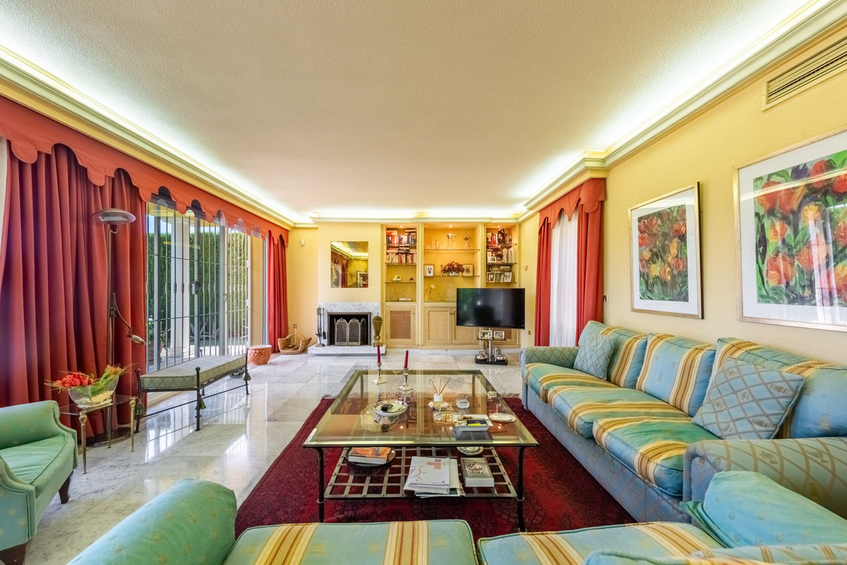 5 Bed Townhouse for sale in Atalaya Costa Del Sol, Málaga, Spain
