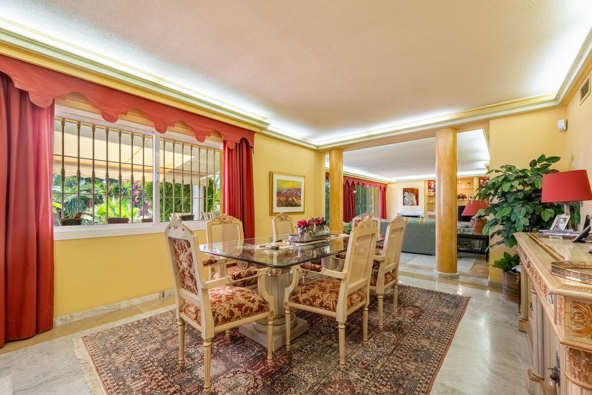 5 Bed Townhouse for sale in Atalaya Costa Del Sol, Málaga, Spain