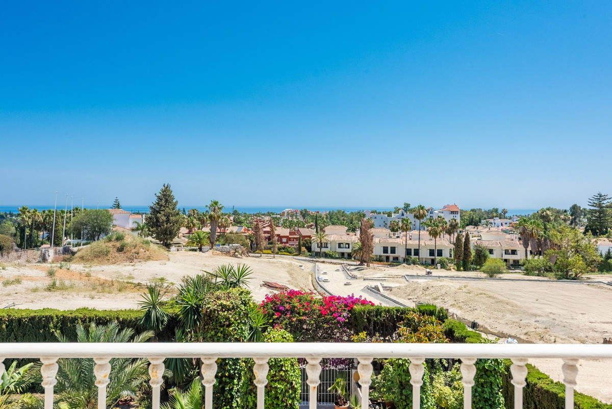5 Bed Townhouse for sale in Atalaya Costa Del Sol, Málaga, Spain