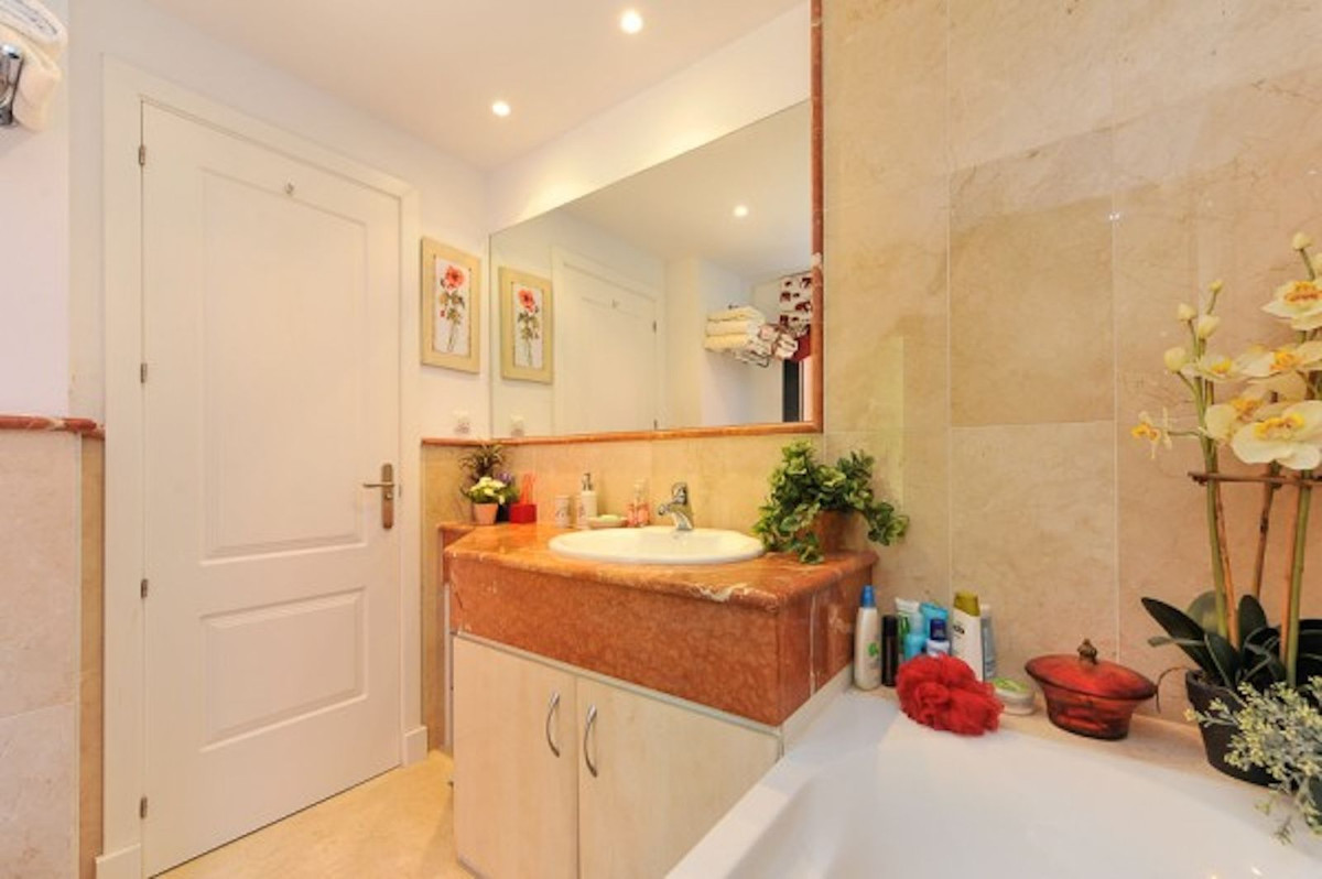 2 Bed Apartment for sale in Calahonda Costa Del Sol, Málaga, Spain