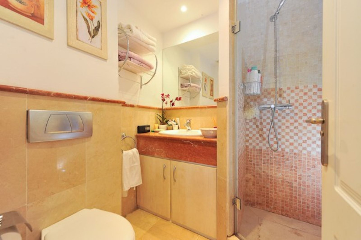 2 Bed Apartment for sale in Calahonda Costa Del Sol, Málaga, Spain