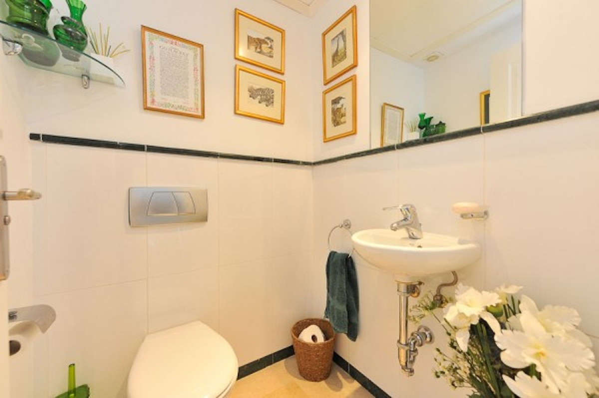 2 Bed Apartment for sale in Calahonda Costa Del Sol, Málaga, Spain