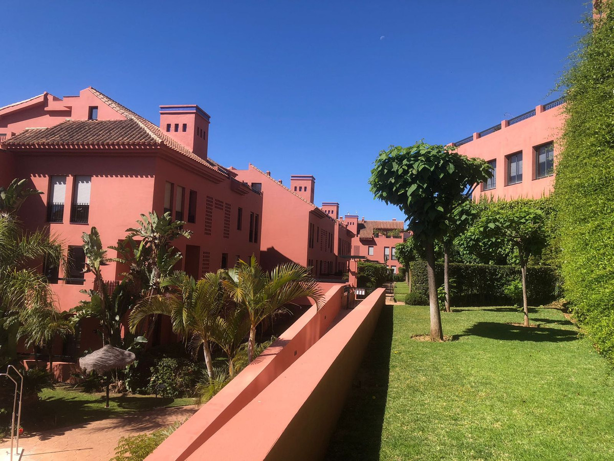 2 Bed Apartment for sale in Calahonda Costa Del Sol, Málaga, Spain