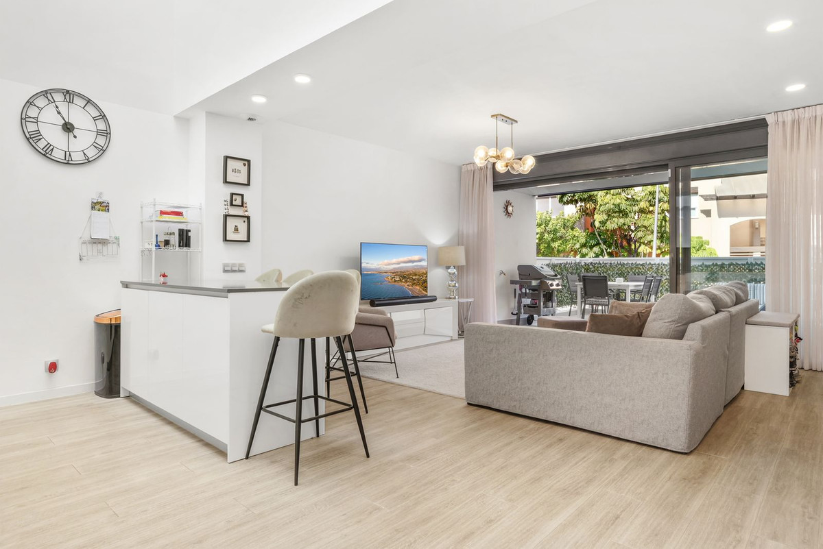 4 Bed Townhouse for sale in Estepona Costa Del Sol, Málaga, Spain
