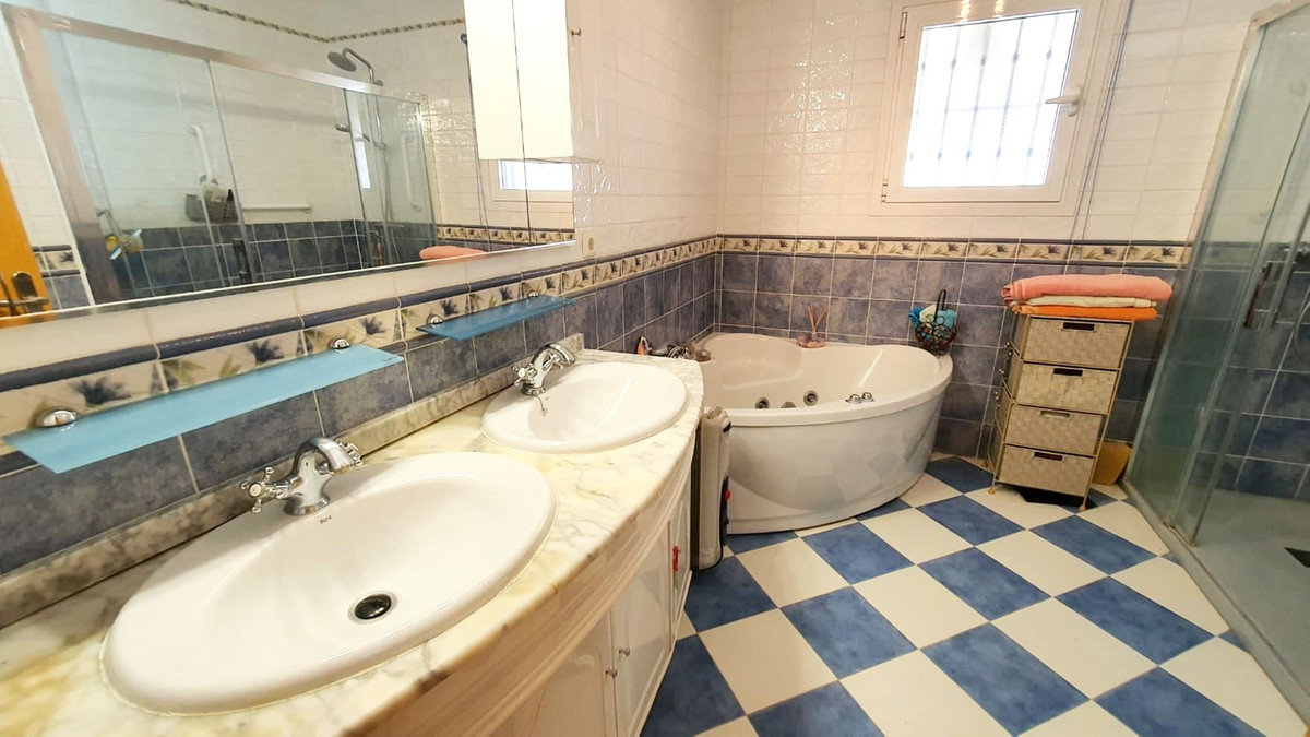 4 Bed Townhouse for sale in Torreblanca Costa Del Sol, Málaga, Spain