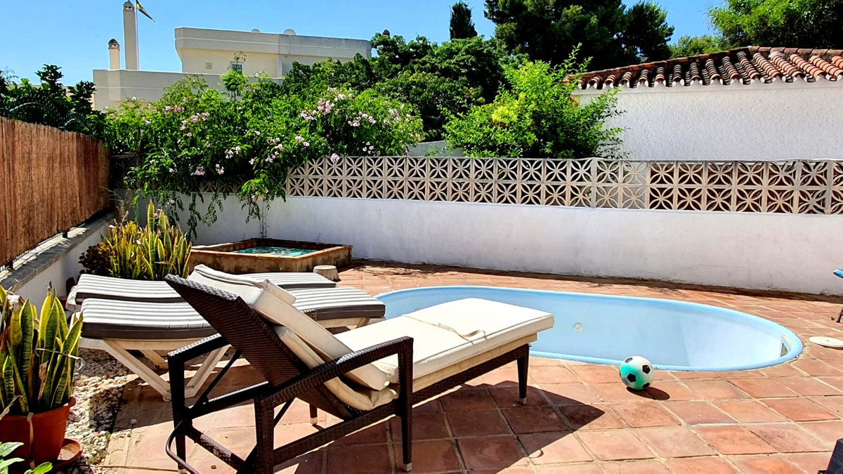 4 Bed Townhouse for sale in Torreblanca Costa Del Sol, Málaga, Spain