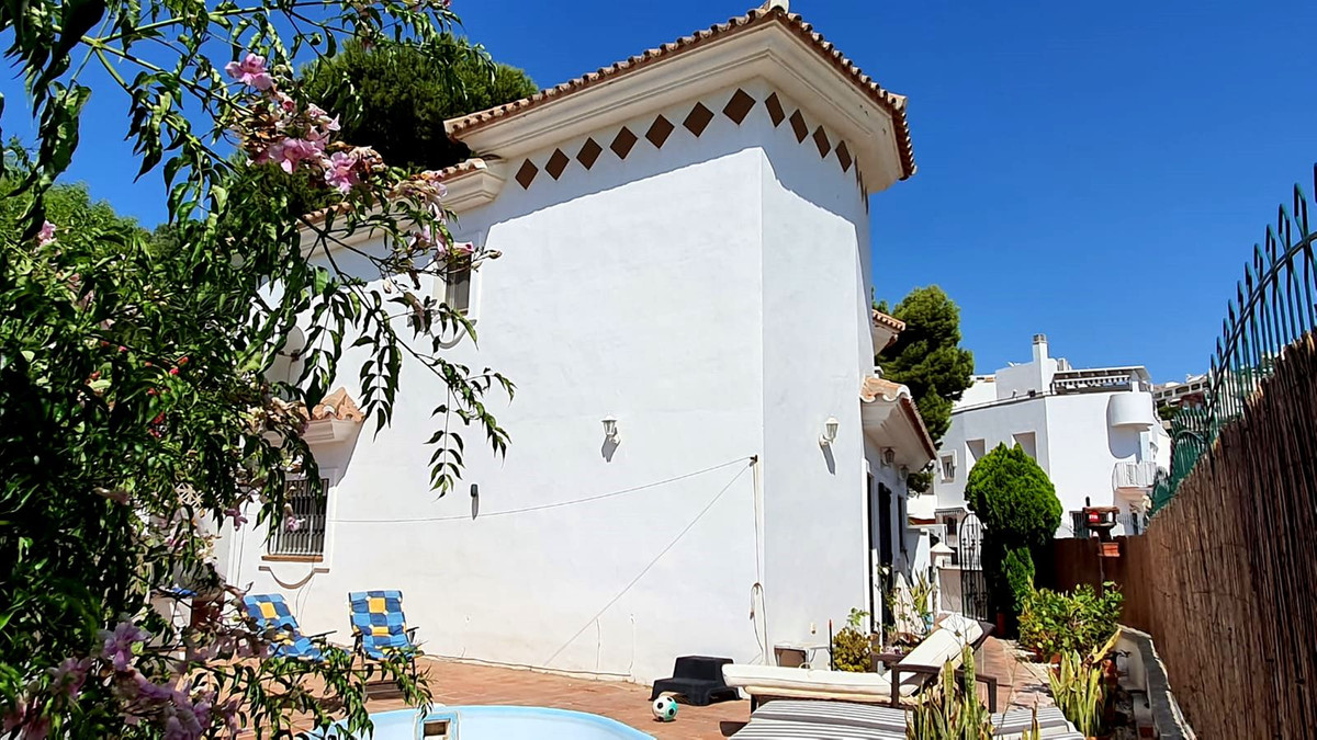4 Bed Townhouse for sale in Torreblanca Costa Del Sol, Málaga, Spain