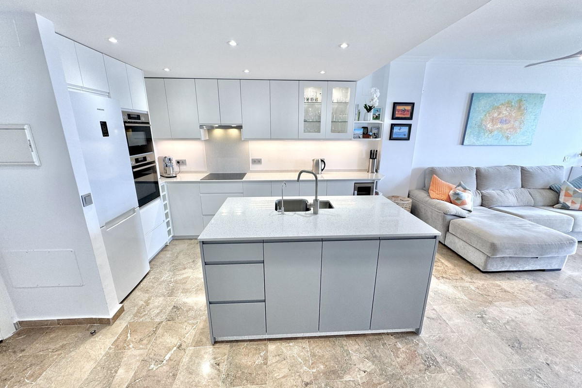 2 Bed Apartment for sale in Calahonda Costa Del Sol, Málaga, Spain