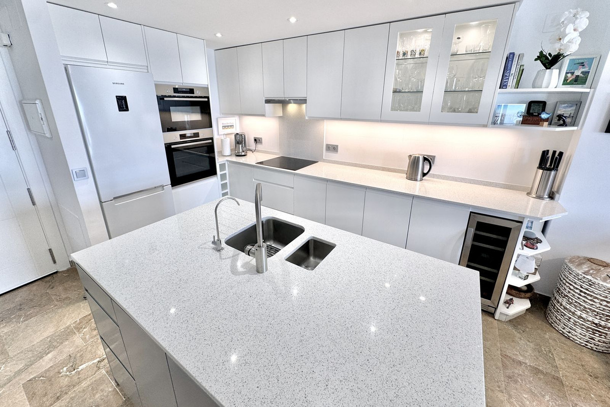 2 Bed Apartment for sale in Calahonda Costa Del Sol, Málaga, Spain