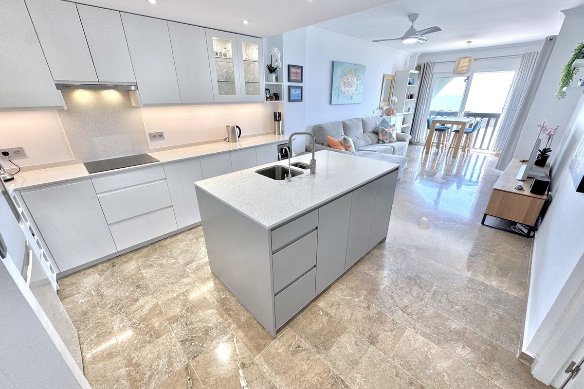 2 Bed Apartment for sale in Calahonda Costa Del Sol, Málaga, Spain