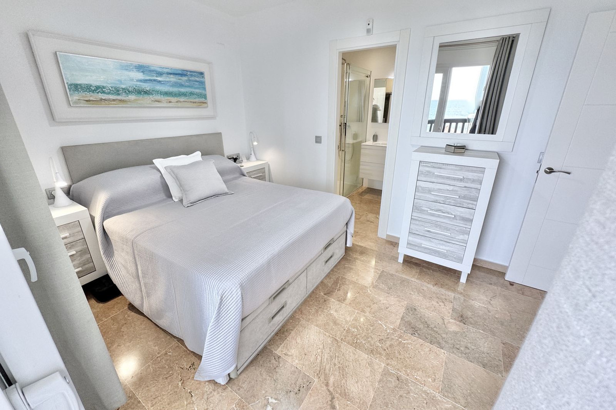 2 Bed Apartment for sale in Calahonda Costa Del Sol, Málaga, Spain
