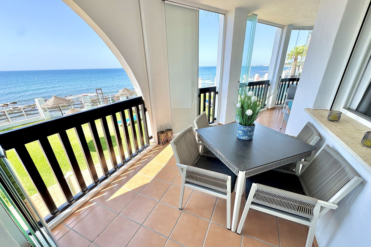 2 Bed Apartment for sale in Calahonda Costa Del Sol, Málaga, Spain