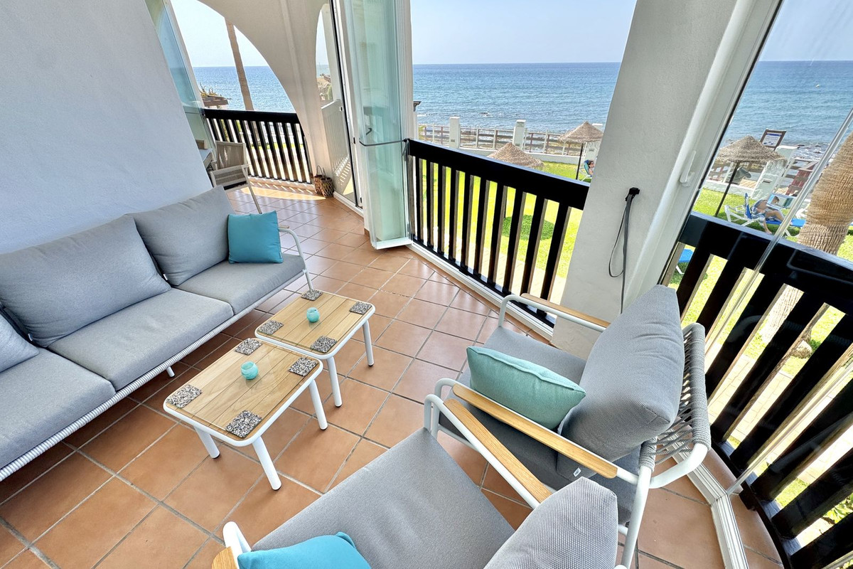 2 Bed Apartment for sale in Calahonda Costa Del Sol, Málaga, Spain