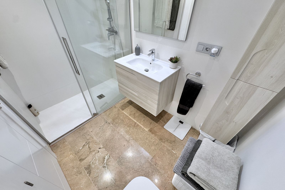 2 Bed Apartment for sale in Calahonda Costa Del Sol, Málaga, Spain