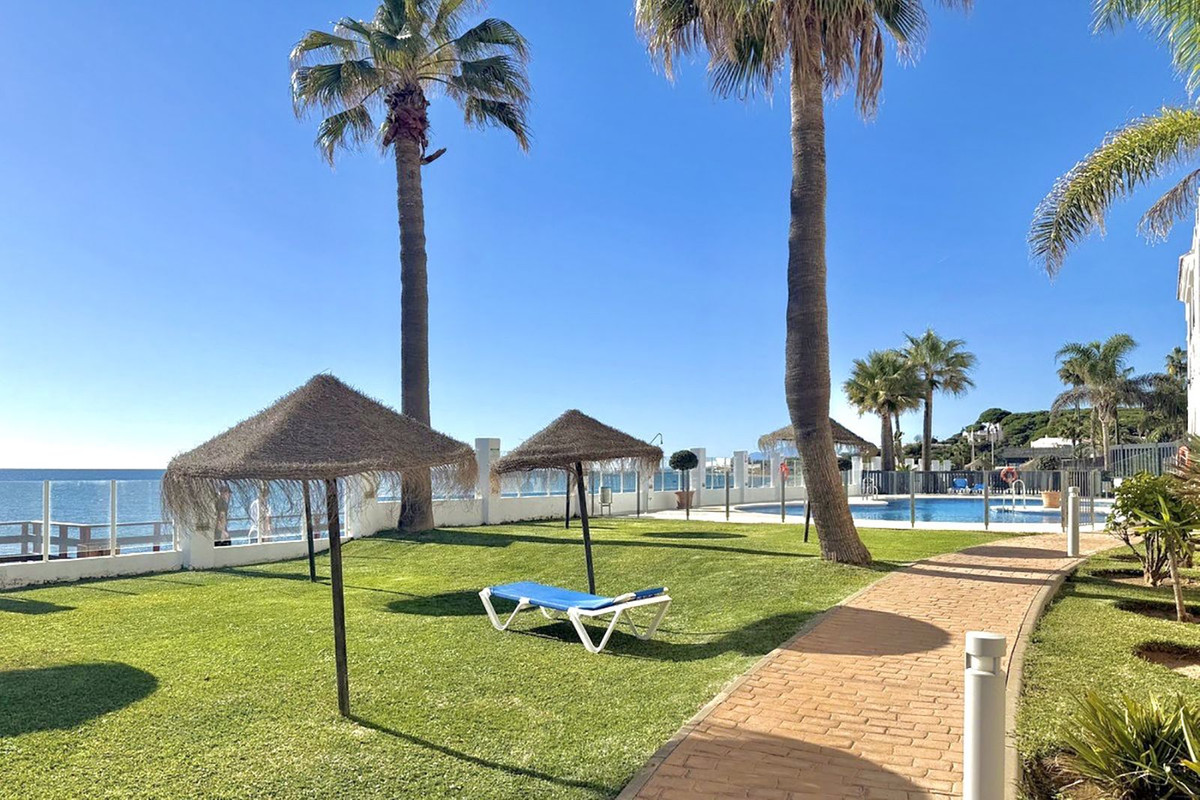2 Bed Apartment for sale in Calahonda Costa Del Sol, Málaga, Spain