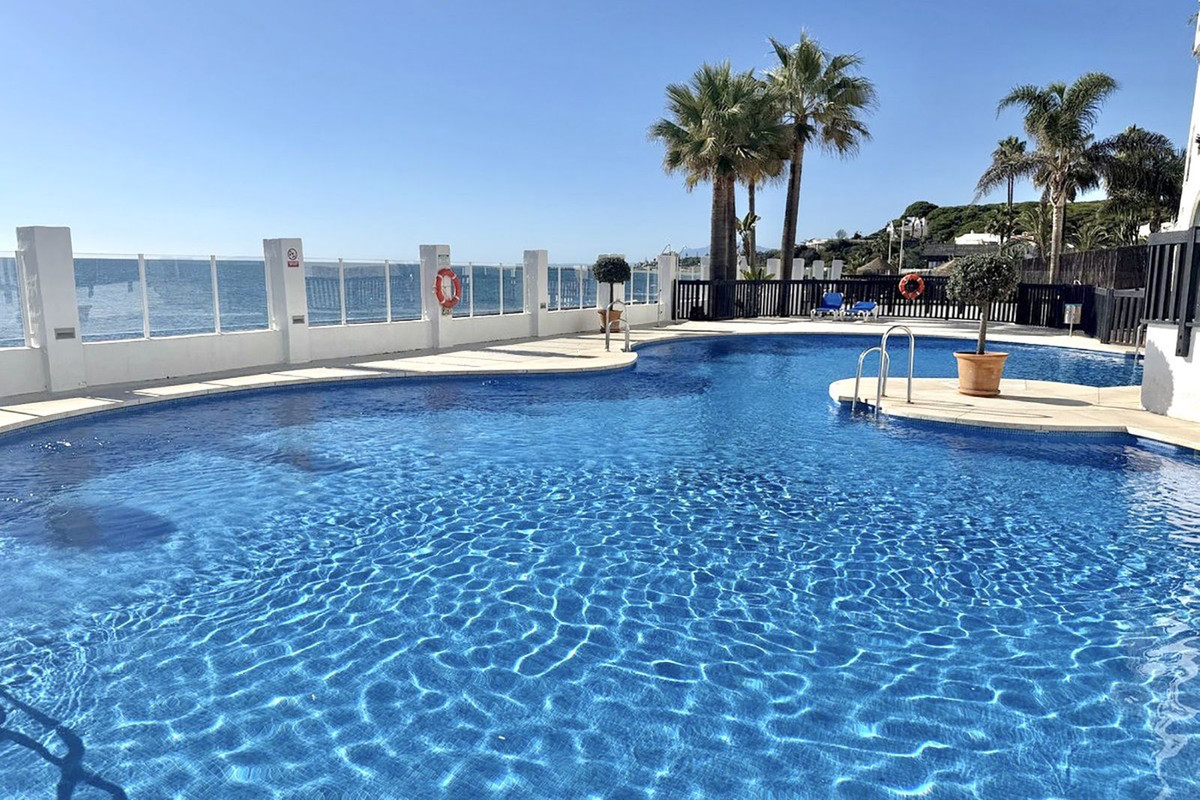 2 Bed Apartment for sale in Calahonda Costa Del Sol, Málaga, Spain