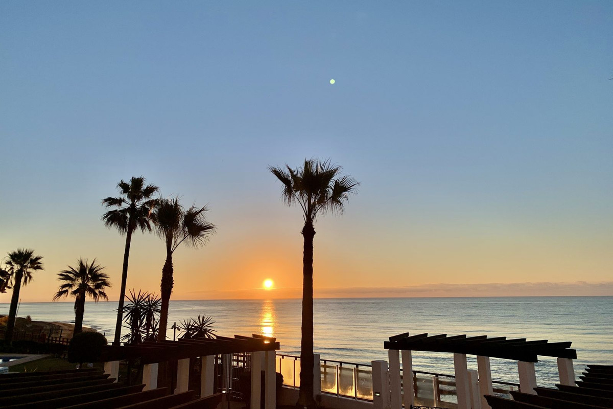 2 Bed Apartment for sale in Calahonda Costa Del Sol, Málaga, Spain