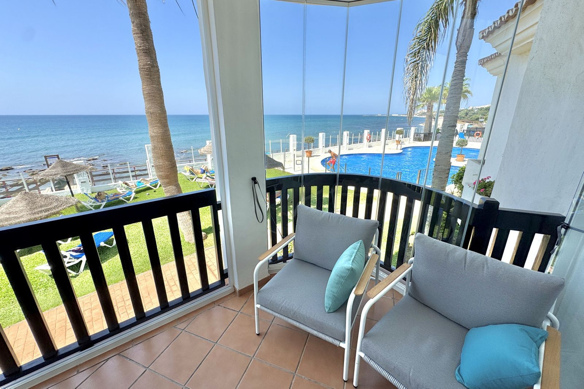 2 Bed Apartment for sale in Calahonda Costa Del Sol, Málaga, Spain