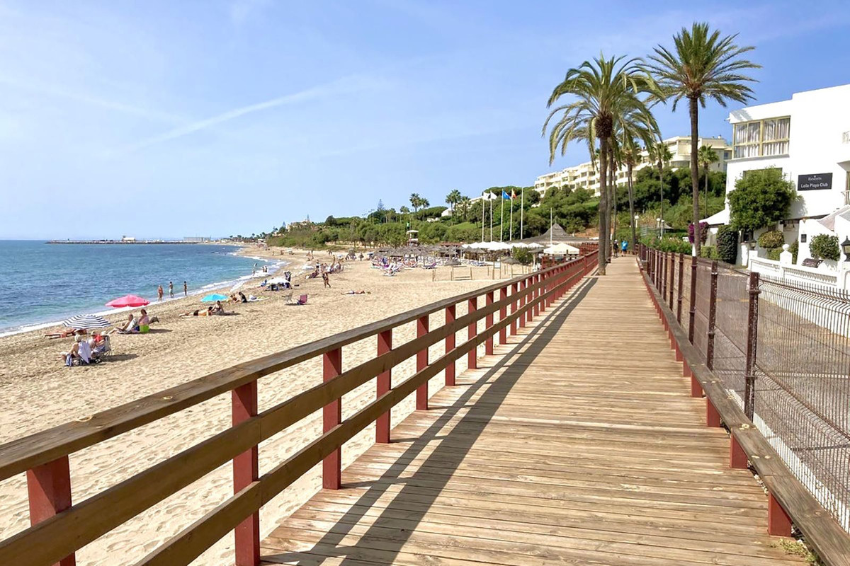 2 Bed Apartment for sale in Calahonda Costa Del Sol, Málaga, Spain