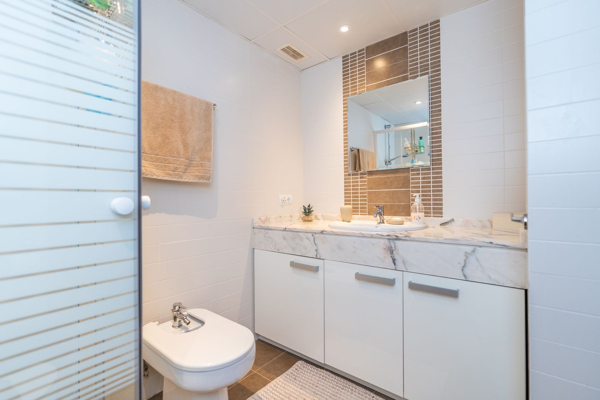 2 Bed Apartment for sale in Selwo Costa Del Sol, Málaga, Spain
