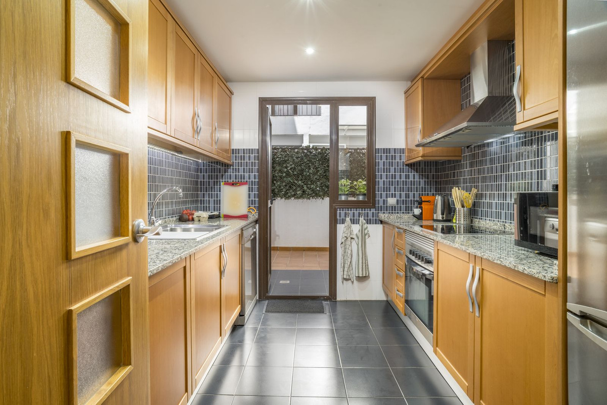 2 Bed Apartment for sale in Estepona Costa Del Sol, Málaga, Spain