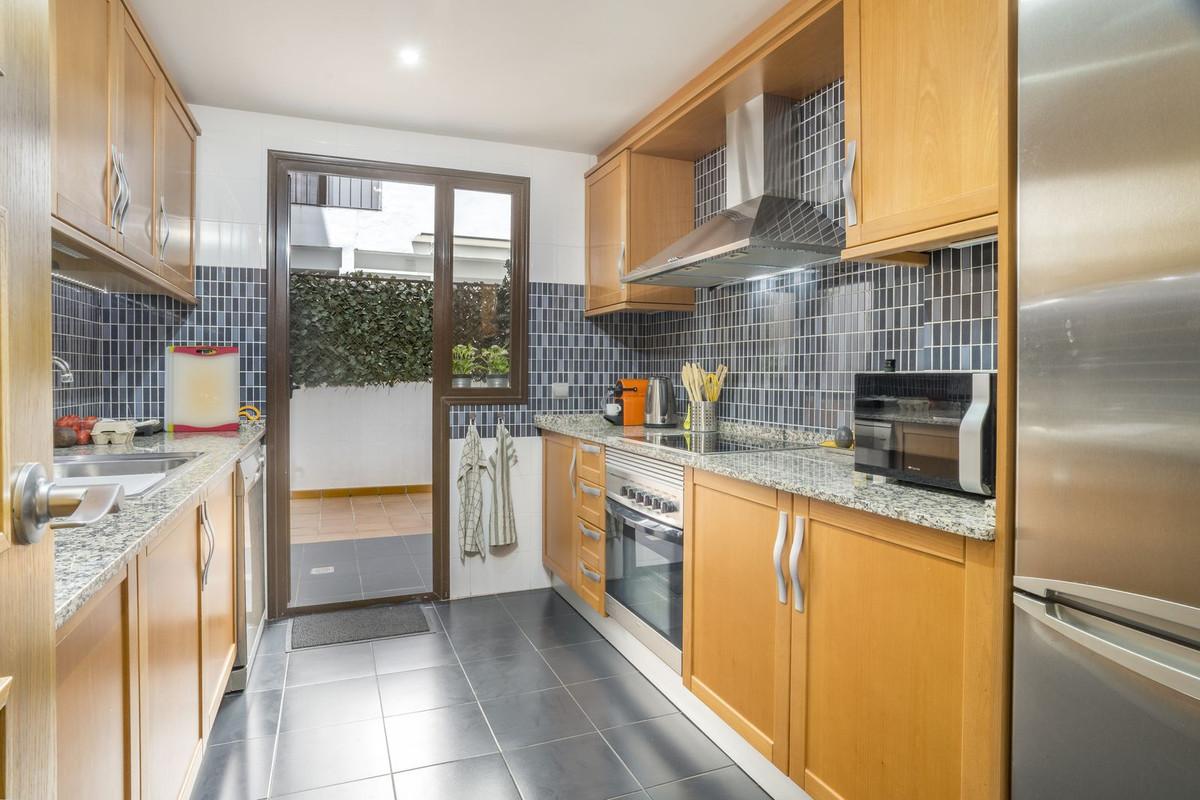 2 Bed Apartment for sale in Estepona Costa Del Sol, Málaga, Spain