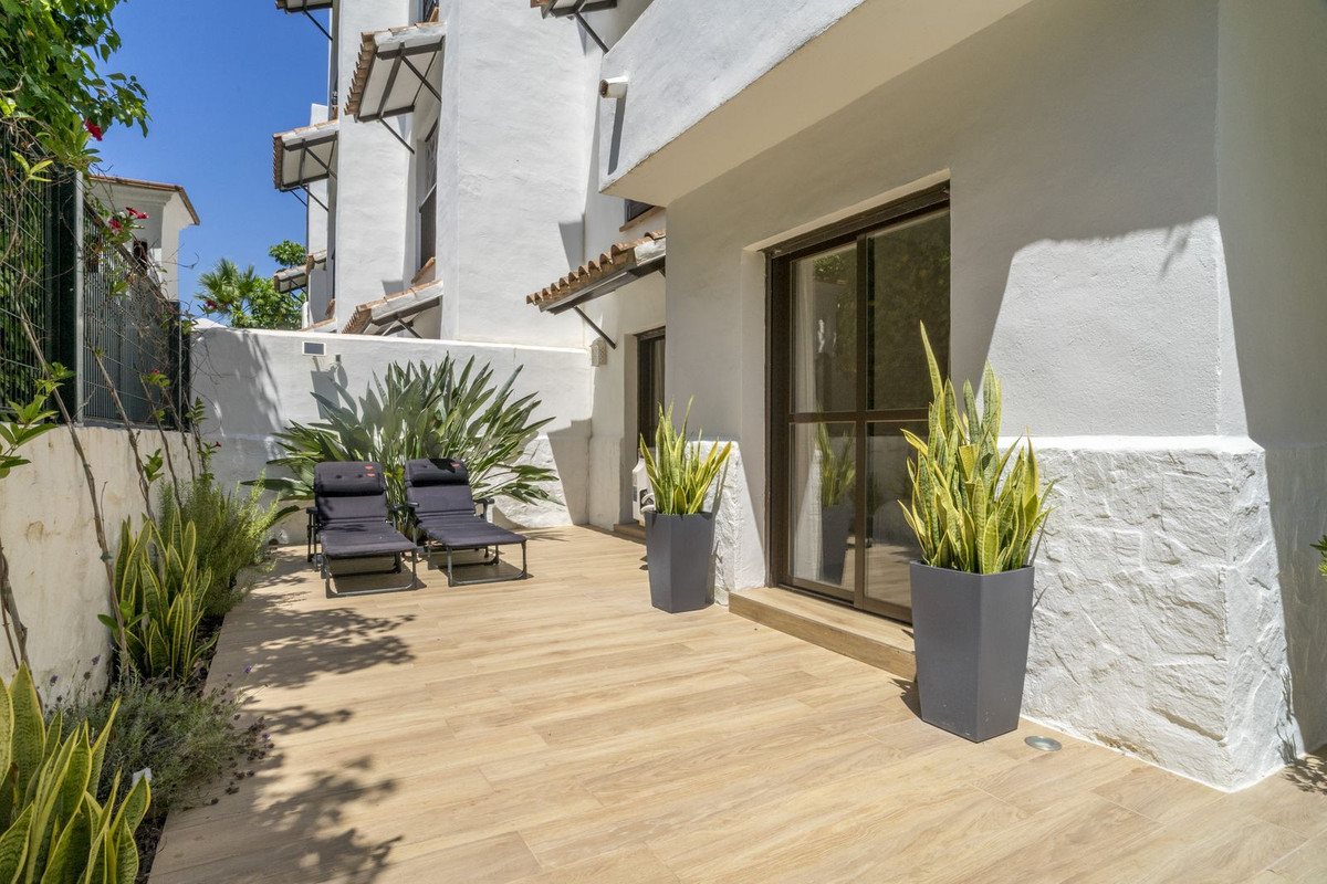 2 Bed Apartment for sale in Estepona Costa Del Sol, Málaga, Spain