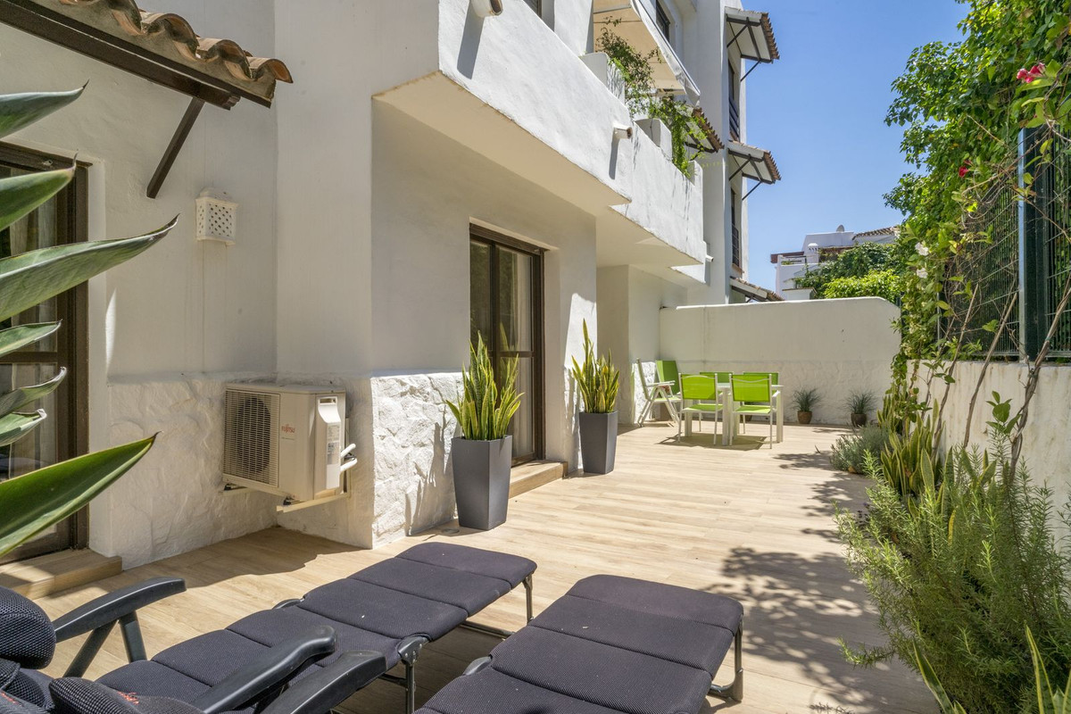 2 Bed Apartment for sale in Estepona Costa Del Sol, Málaga, Spain